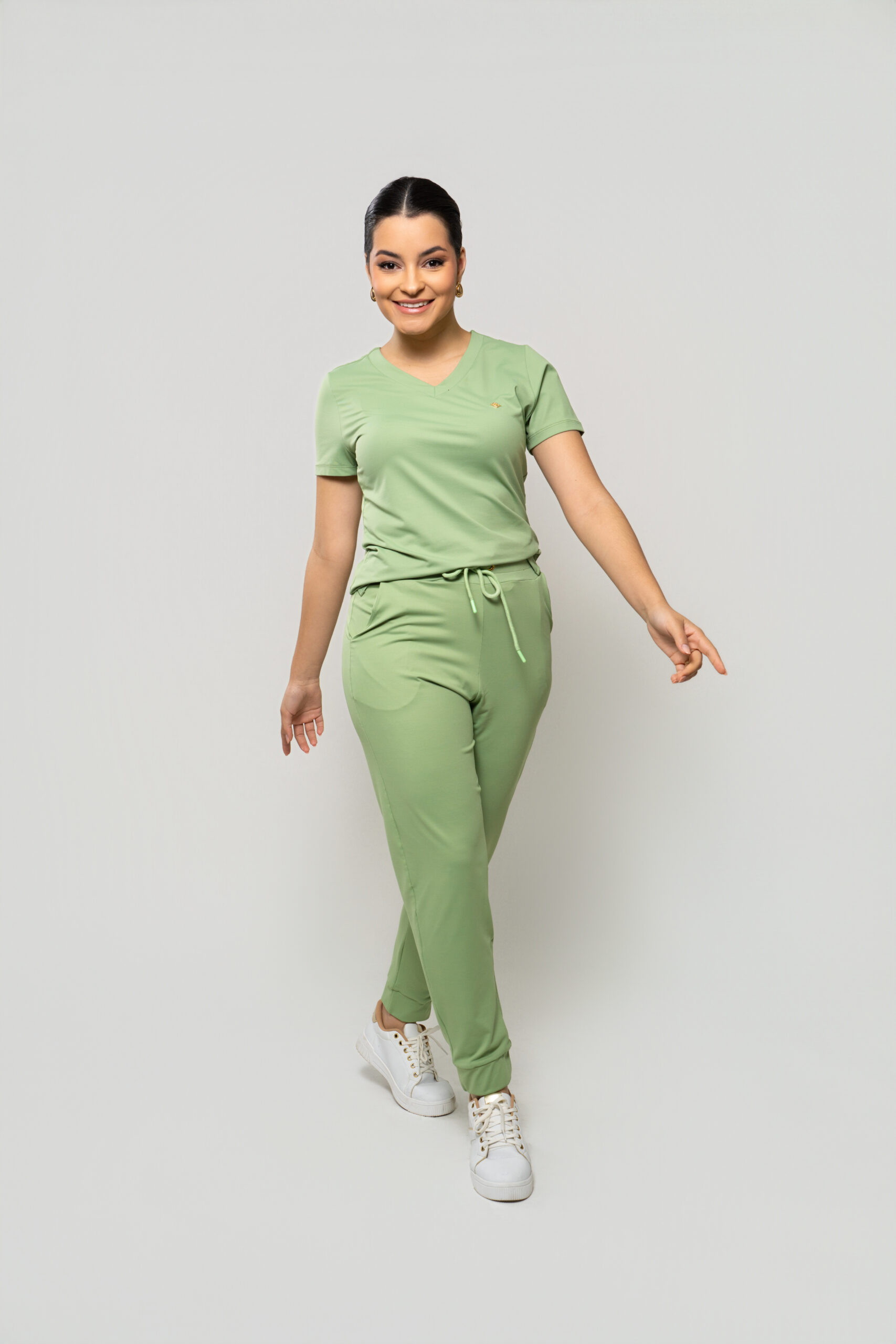 Scrub Modelo Jogger - Imagem 12